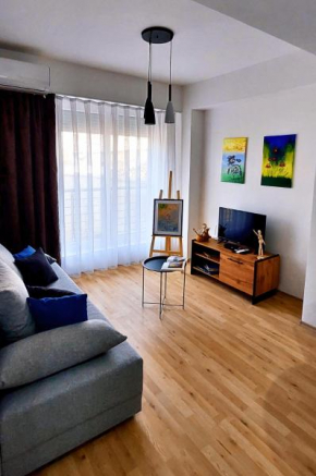 Modern & Stylish - Art Atelier Apartment